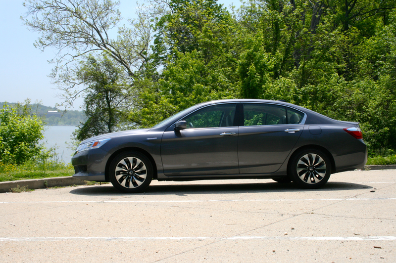 Illustration for article titled 2014 Honda Accord Hybrid: The Jalopnik Review